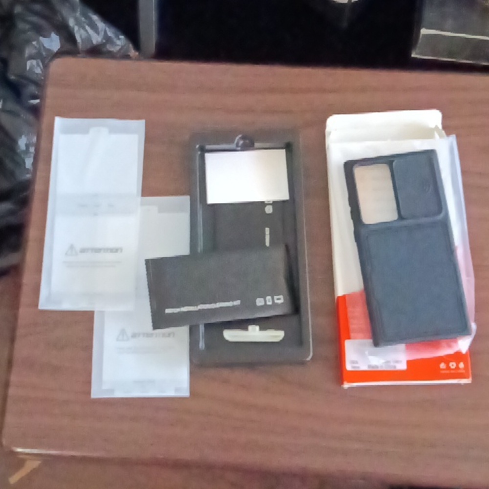 Black Cell Phone Case With Two Screen Protectors